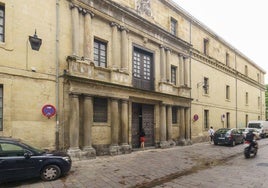 Entrada al antiguo hospicio en la calle San Vicente de Paúl donde se prevé abrir un ambulatorio