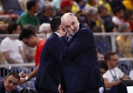 Pablo Laso pensativo en el partido ante Dreamland Gran Canaria