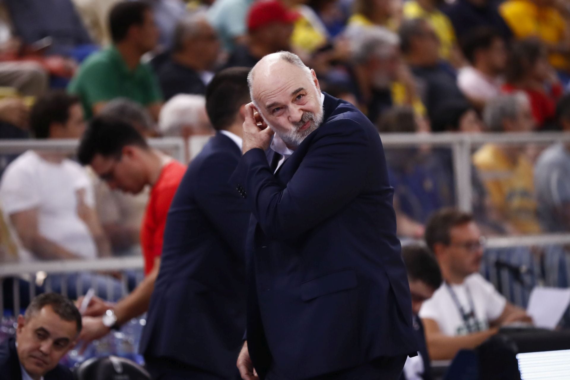 Pablo Laso pensativo en el partido ante Dreamland Gran Canaria