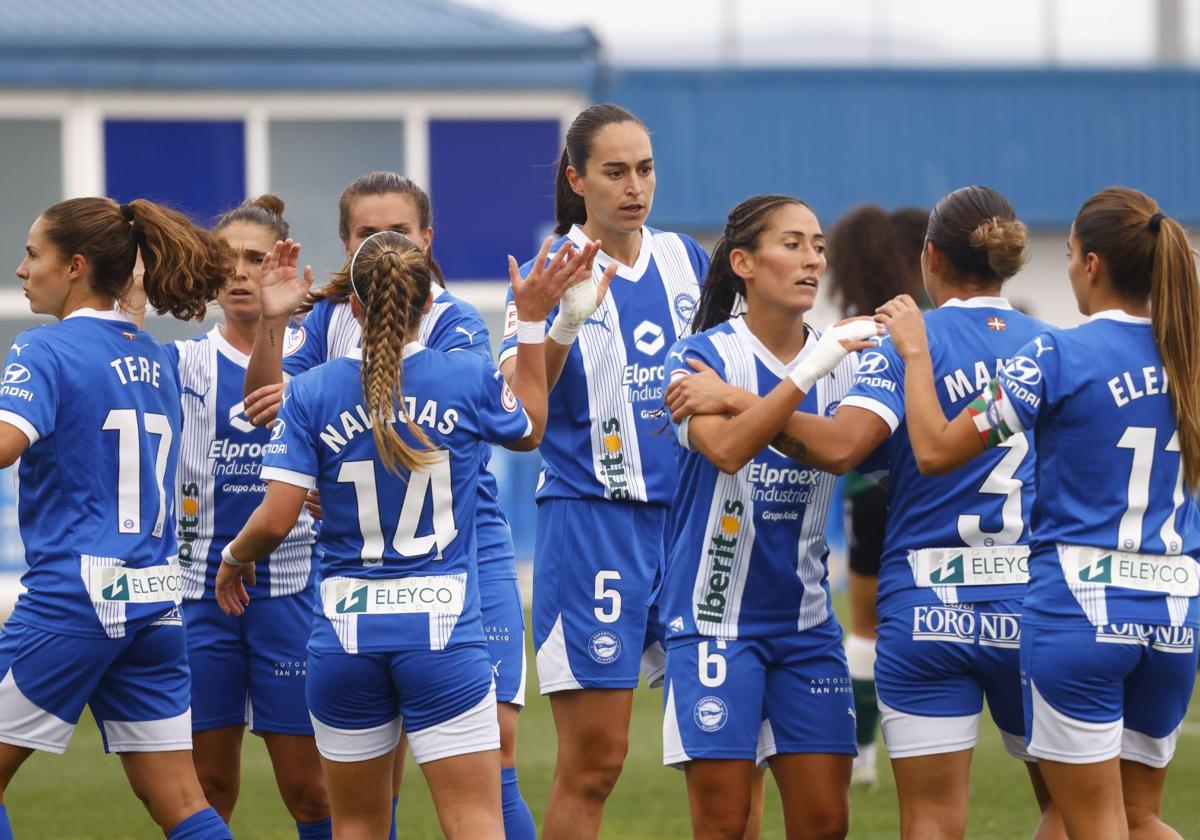 Las Gloriosas celebran uno de sus goles de esta temporada.