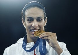 Imane Khelif con la medalla de oro en las Olimpiadas de París.