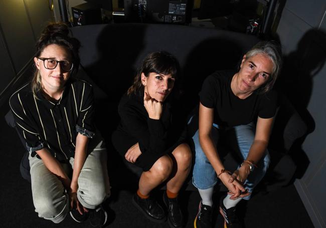 Ainhoa Andraka, Larraitz Zuazo y Zuri Goikoetxea, directoras del filme.