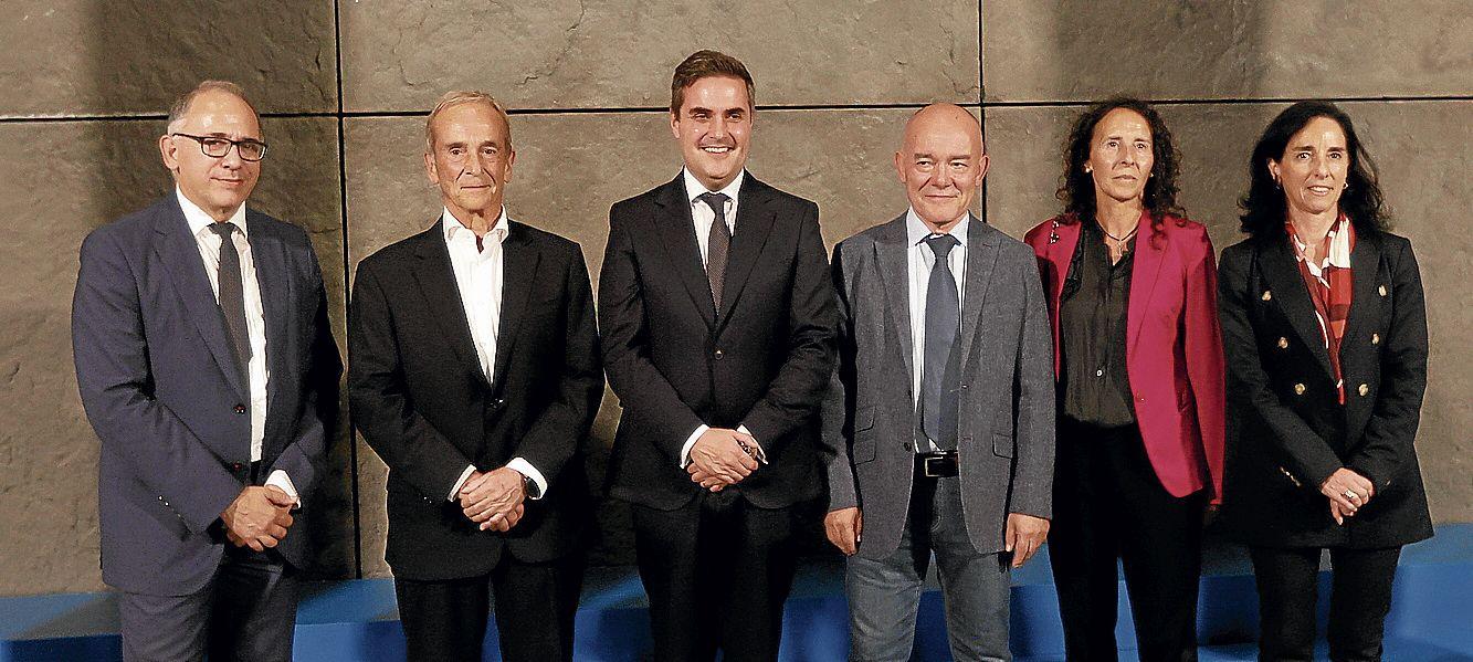 Adolfo Morais, Manuel Salaverria, Mikel Jauregi, Juan Ignacio Pérez Iglesias, Leire Bilbao y Jaione Ganzarain.