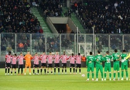 Los jugadores han guardado un minuto de silencio por las víctimas de la DANA.