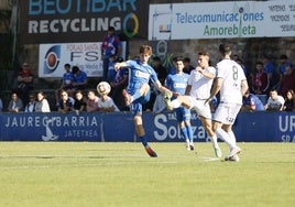 Álvaro Yuste, del Amorebieta, en el partido que les enfrentó a la Cultural Leonesa.