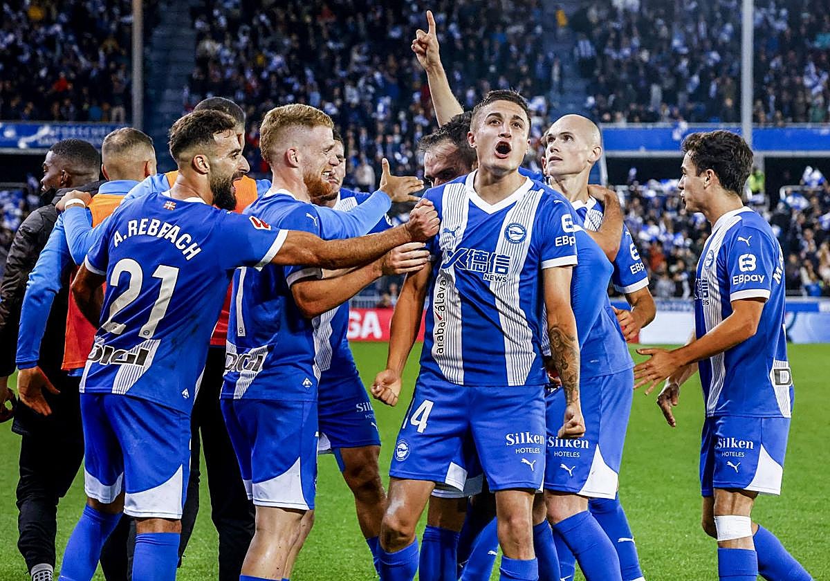 Álex Baena, de nuevo pieza clave en el equipo amarillo, en el duelo ante el Villarreal.