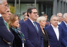 Antonio Garamendi, presidente de la CEOE, este mediodía en Bilbao con los empresarios vascos.