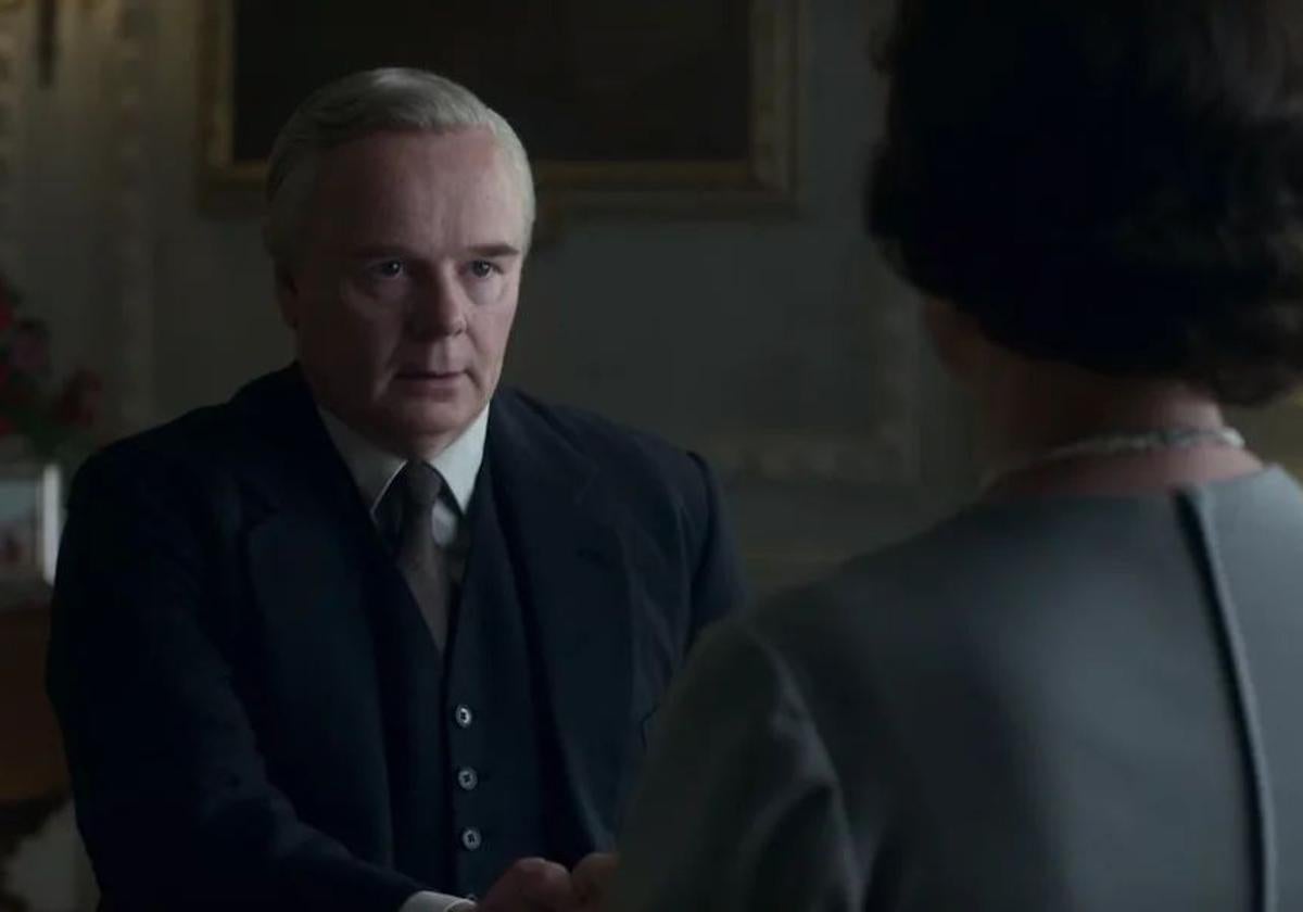 Un fotograma de 'The Crown', en el que aparece Jason Watking caracterizado como el exprimer ministro británico Harold Wilson.