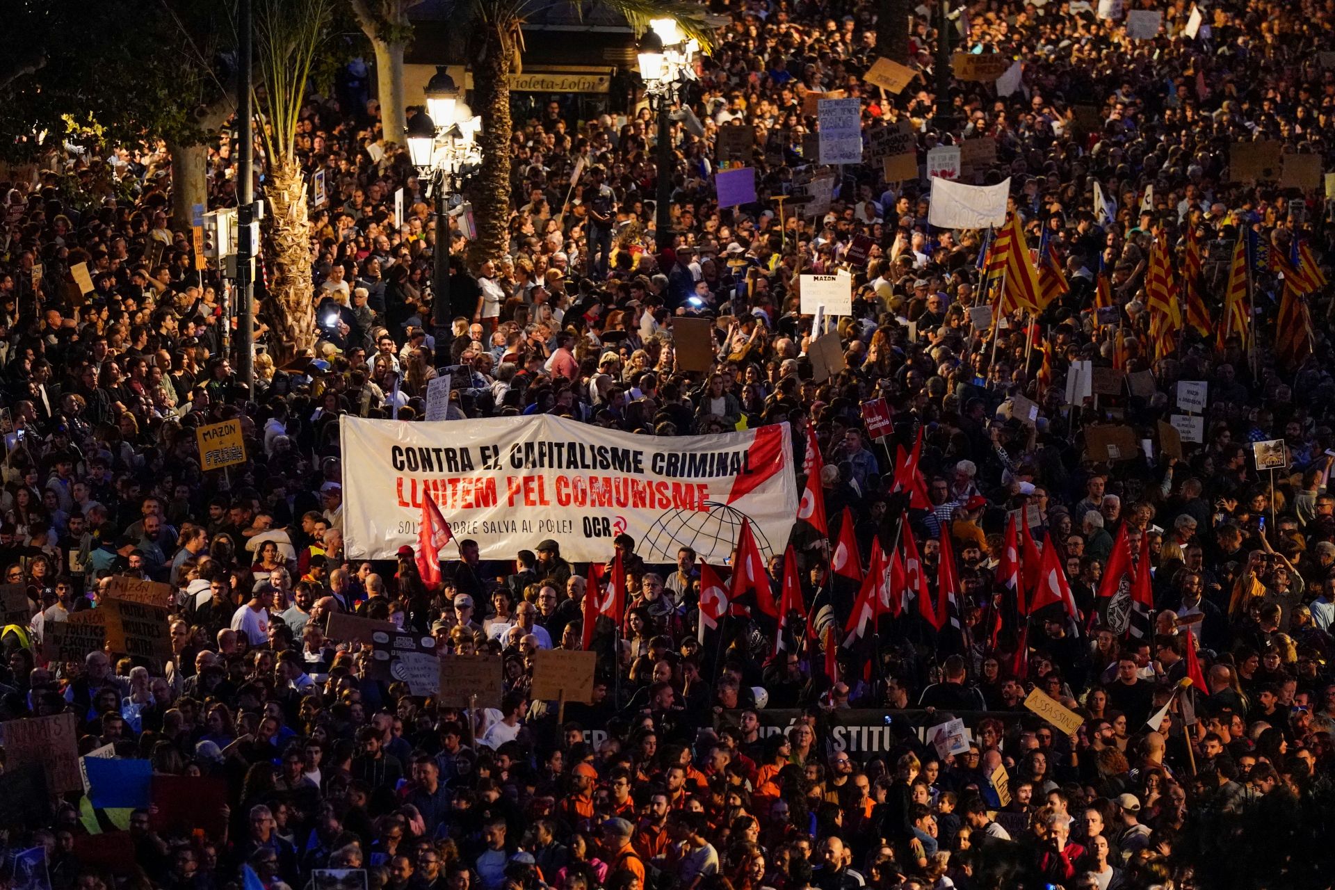 Valencia se vuelca contra Carlos Mazón por la gestión de la DANA