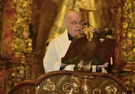 Antonio Arroyo junto al anterior Obispo de Vitoria, Mons. Miguel Asurmendi, en el año 2014.