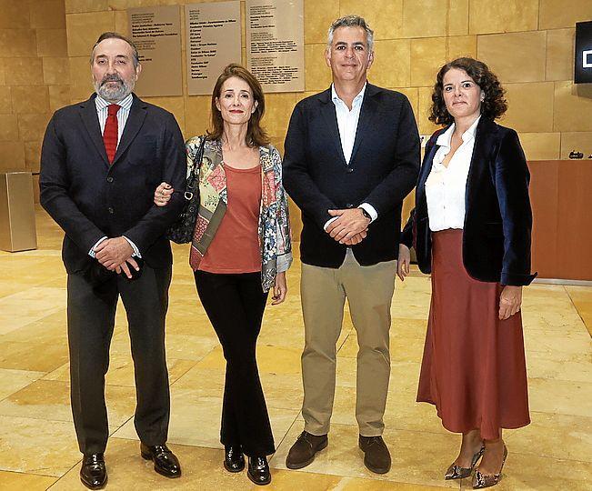 Alfonso, Teresa y Pablo Icaza, y Regina Careaga.