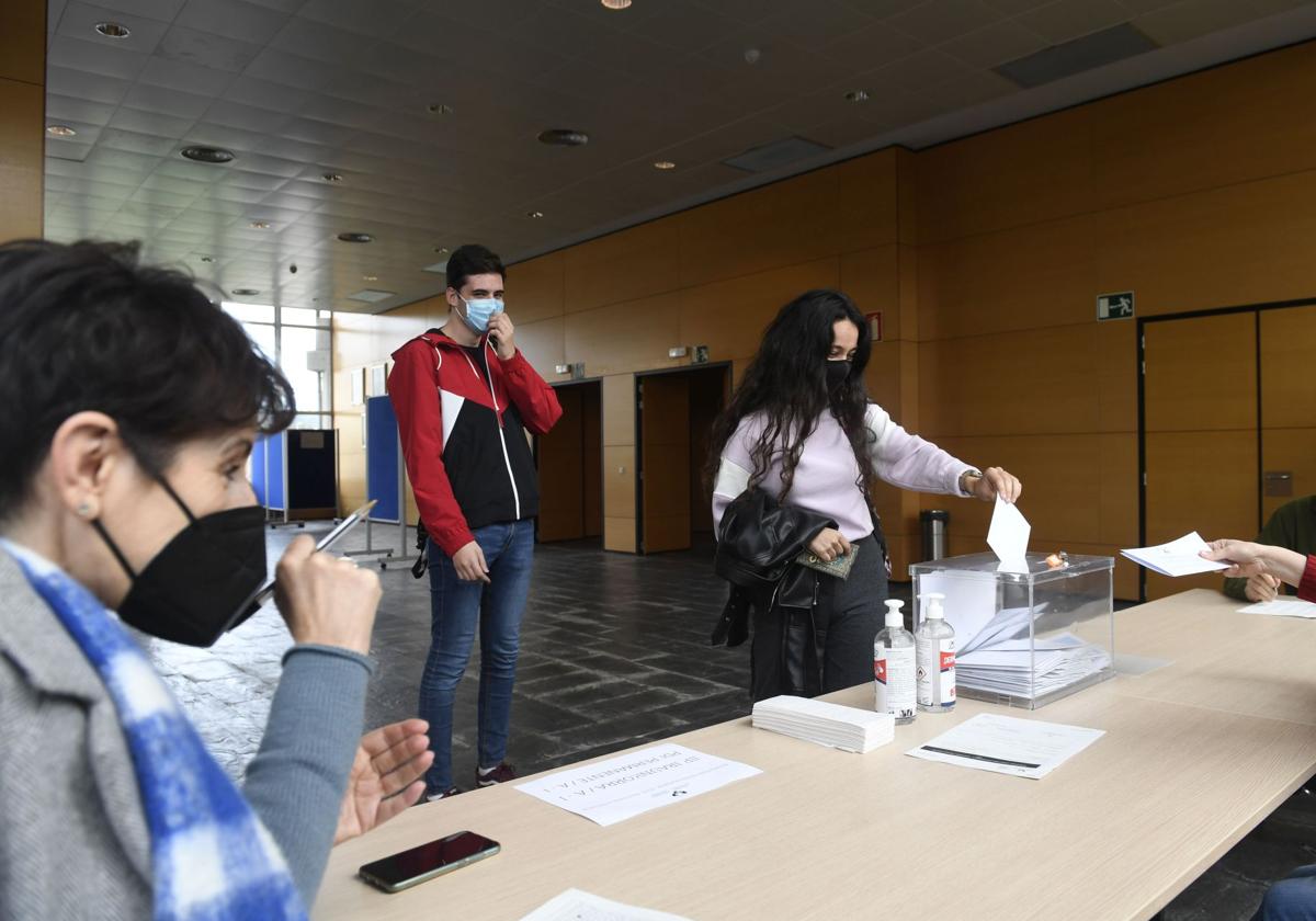 Votaciones en las elecciones al Rectorado de la UPV en 2020, en mitad de la pandemia del coronavirus.