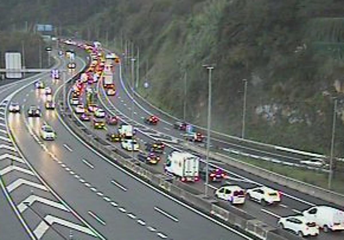 Solucionadas las retenciones en la A-8 entre Basurto y Basauri sentido San Sebastián
