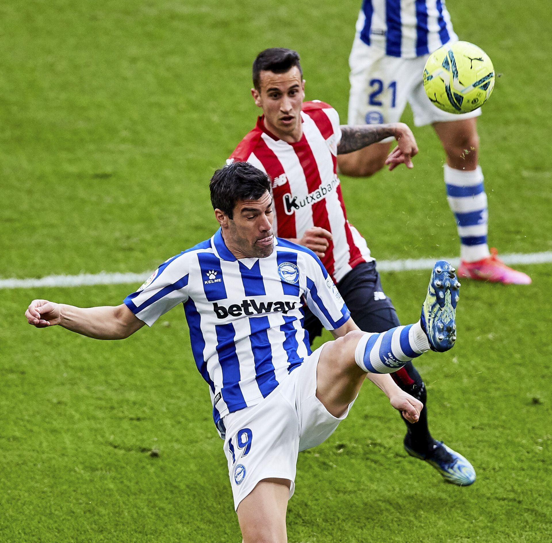El centrocampista vitoriano, durante un derbi ante el Athletic.