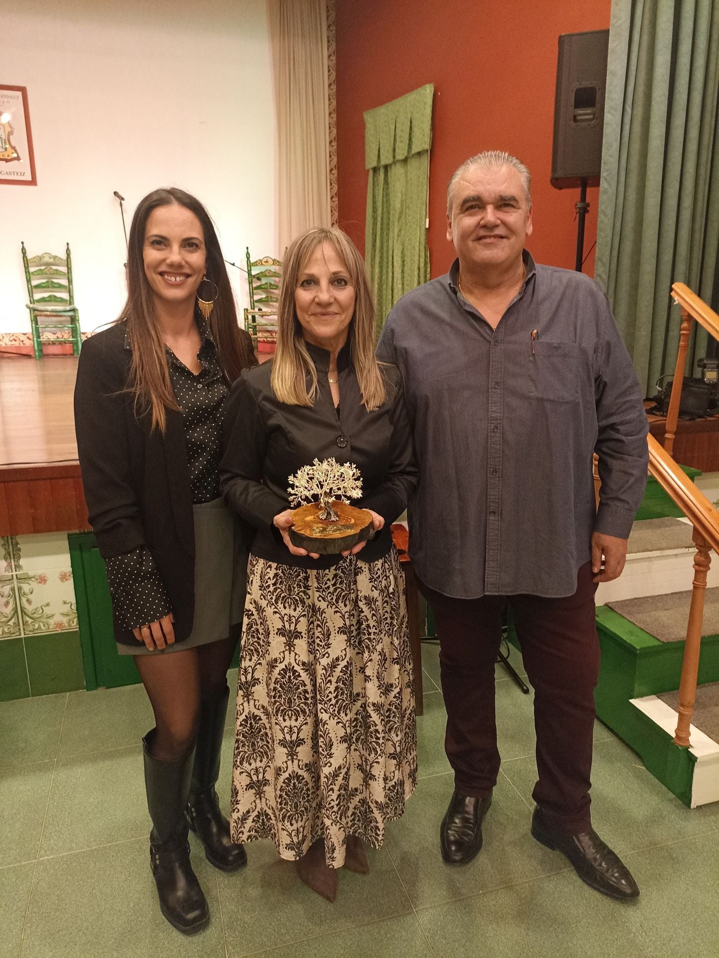 Noemí Prados, María Ángeles Medina y Lucas Prados.