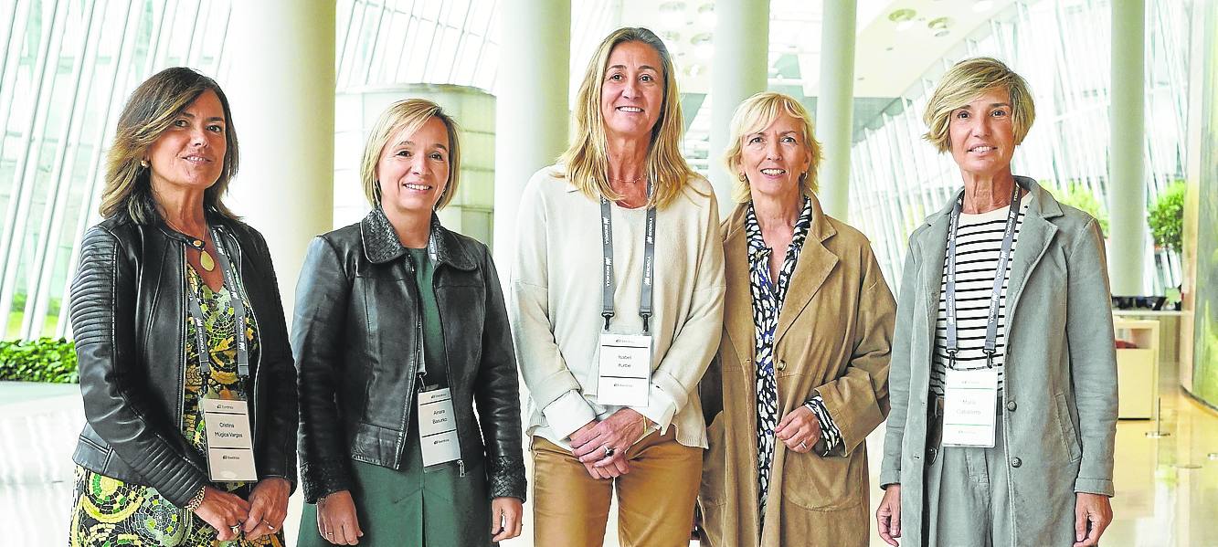 Cristina Múgica, Ainara Basurko, Isabel Iturbe, Carolina Pérez Toledo y María Caballero.