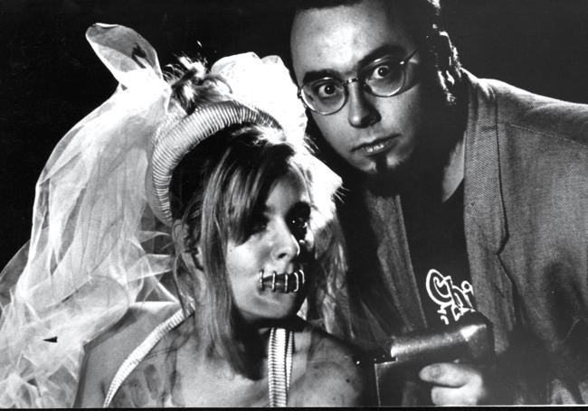 Frédérique Feder y Álex de la Iglesia en el rodaje de 'Acción mutante'.
