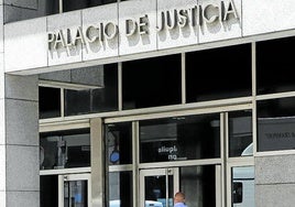 Accesos al Palacio de Justicia de Bilbao.