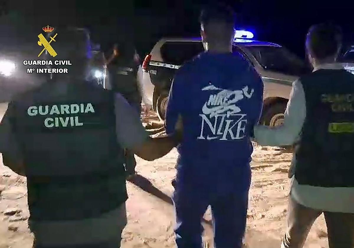 Muere el ocupante de una narcolancha en el río Guadalquivir tras abortar un alijo la Guardia Civil