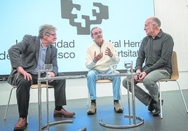 Tres exrectores de la UPV/EHU se reunieron en EL CORREO para charlar sobre la Universidad. De izquierda a derecha: Manu Montero, Pello Salaburu e Iñaki Goirizelaia.