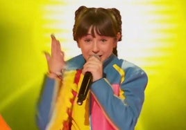 Explosión de color y un fallo técnico en el selfi de Chloe DelaRosa: así ha sido la actuación de España en Eurovisión Junior 2024