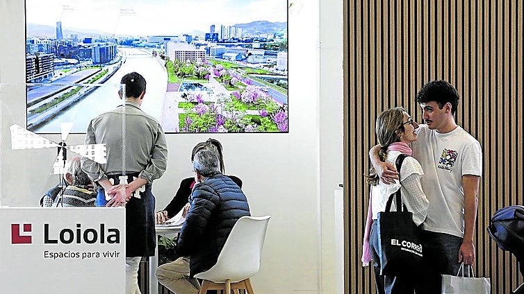 «Venimos a buscar la que será nuestra primera vivienda en propiedad»