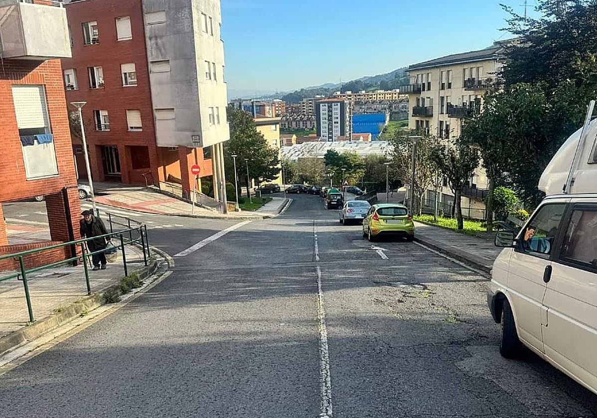 El barrio de Mendialde cuenta con varias calles en pendiente.