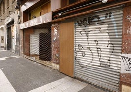 La nueva puerta colocada en la lonja de Coronación.