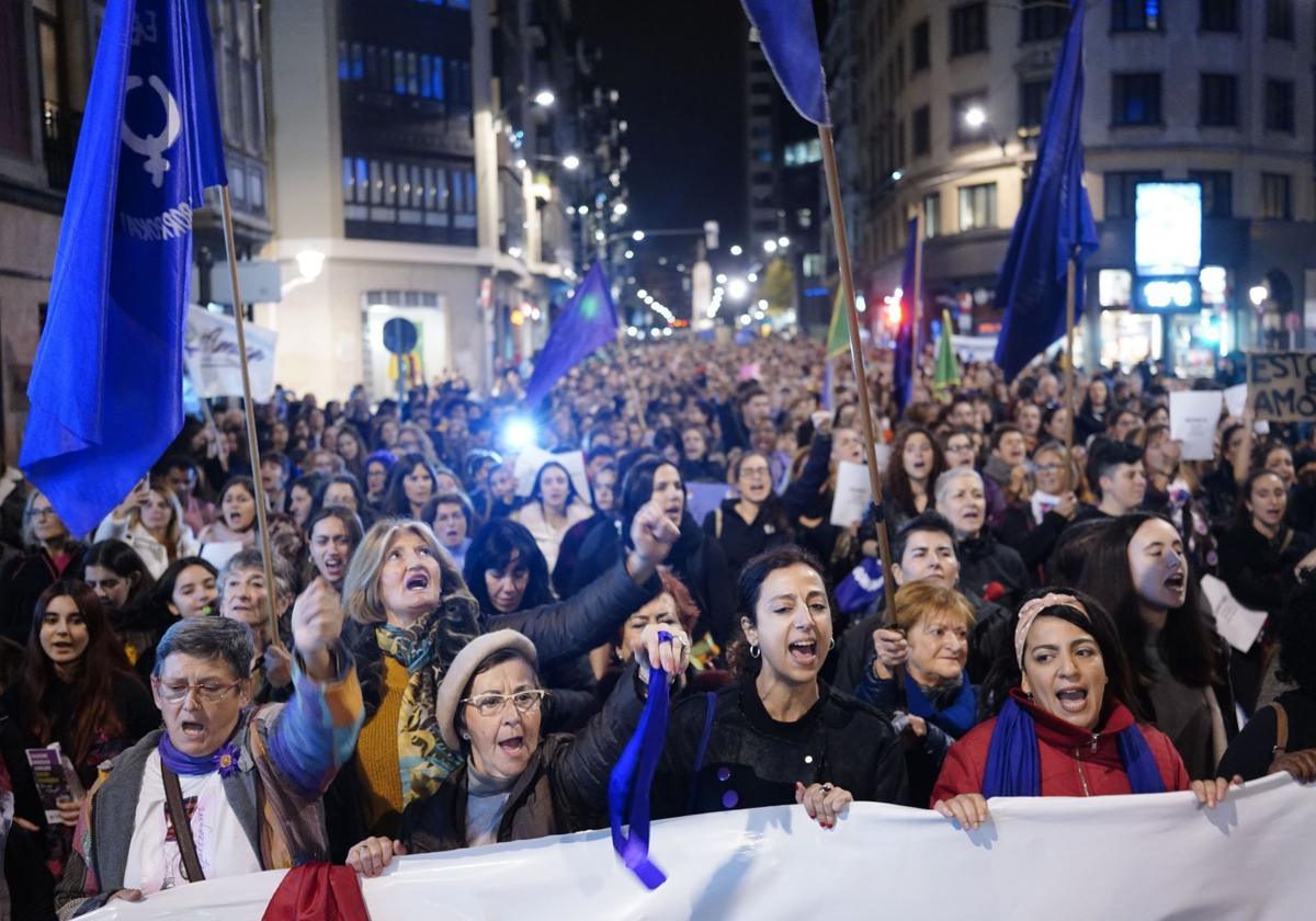 El Gobierno vasco advierte a los jóvenes sobre los mensajes «misóginos» que se publican en redes sociales contra las mujeres.