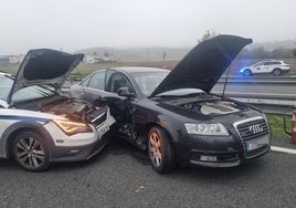 Uno de los vehículos usados por esta banda, tras ser embestido por un coche patrulla de la Ertzaintza en la A-1.