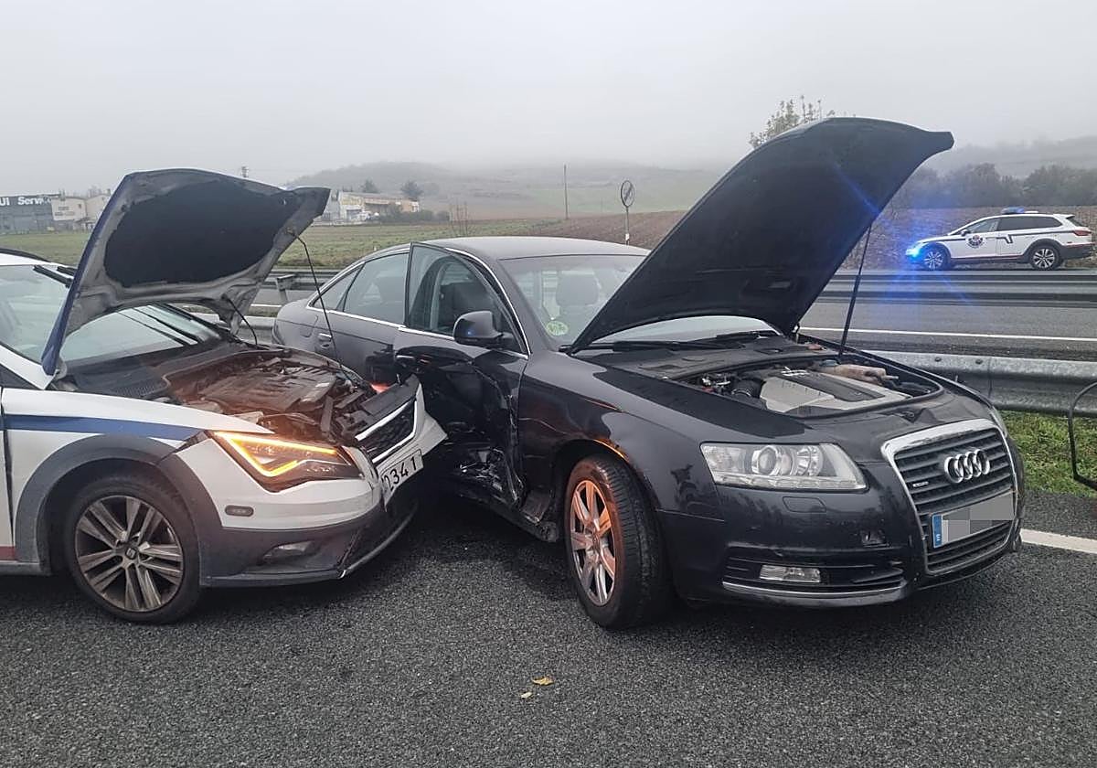 Uno de los vehículos usados por esta banda, tras ser embestido por un coche patrulla de la Ertzaintza en la A-1.