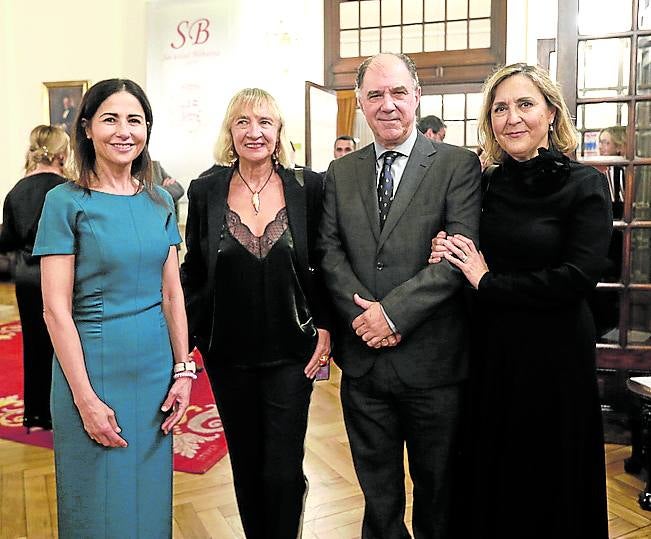 Silvia Asenjo, Maite Lozano, Tomás González y Mercedes Olabarria.