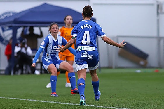 Gaste celebra su gol al Real Madrid B.