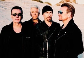 Larry Mullen, Adam Clayton, The Edge y Bono forman U2.