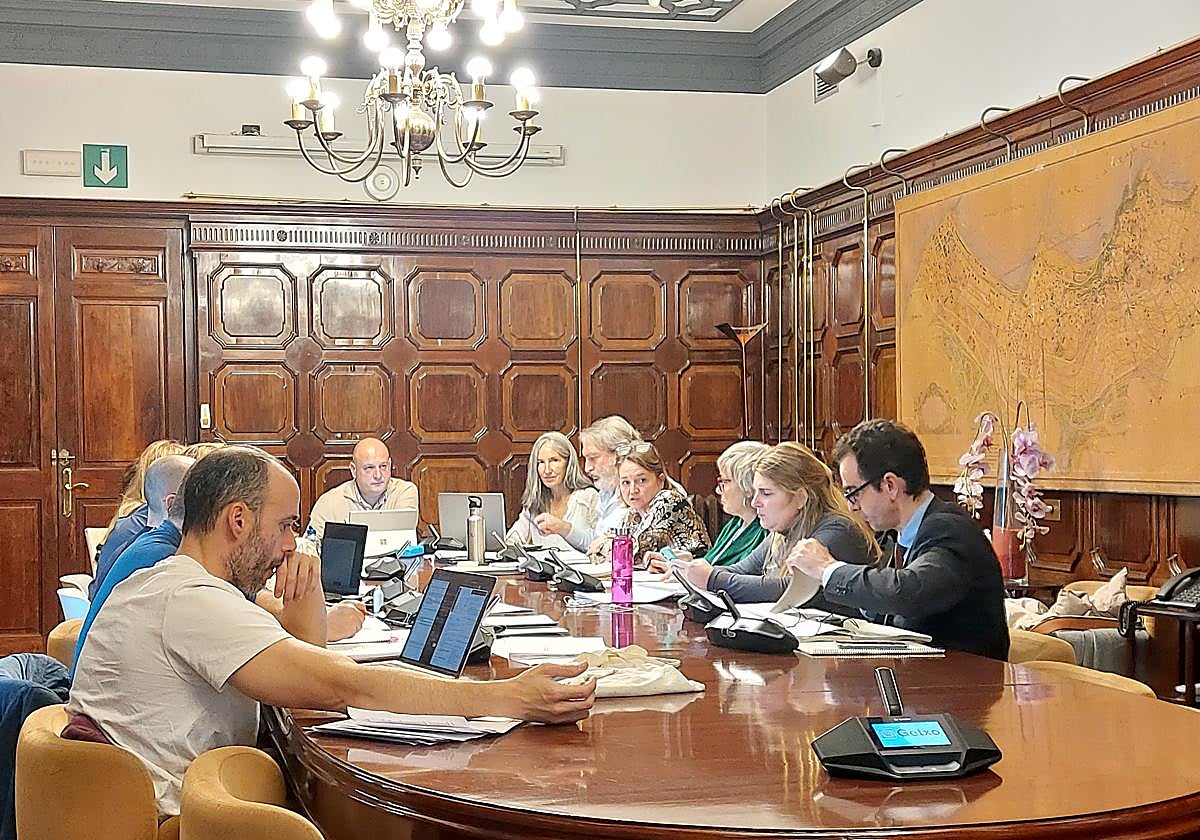 Los concejales responsables de las distintas áreas han desgranado su proyecto en el palacio Santa Clara.