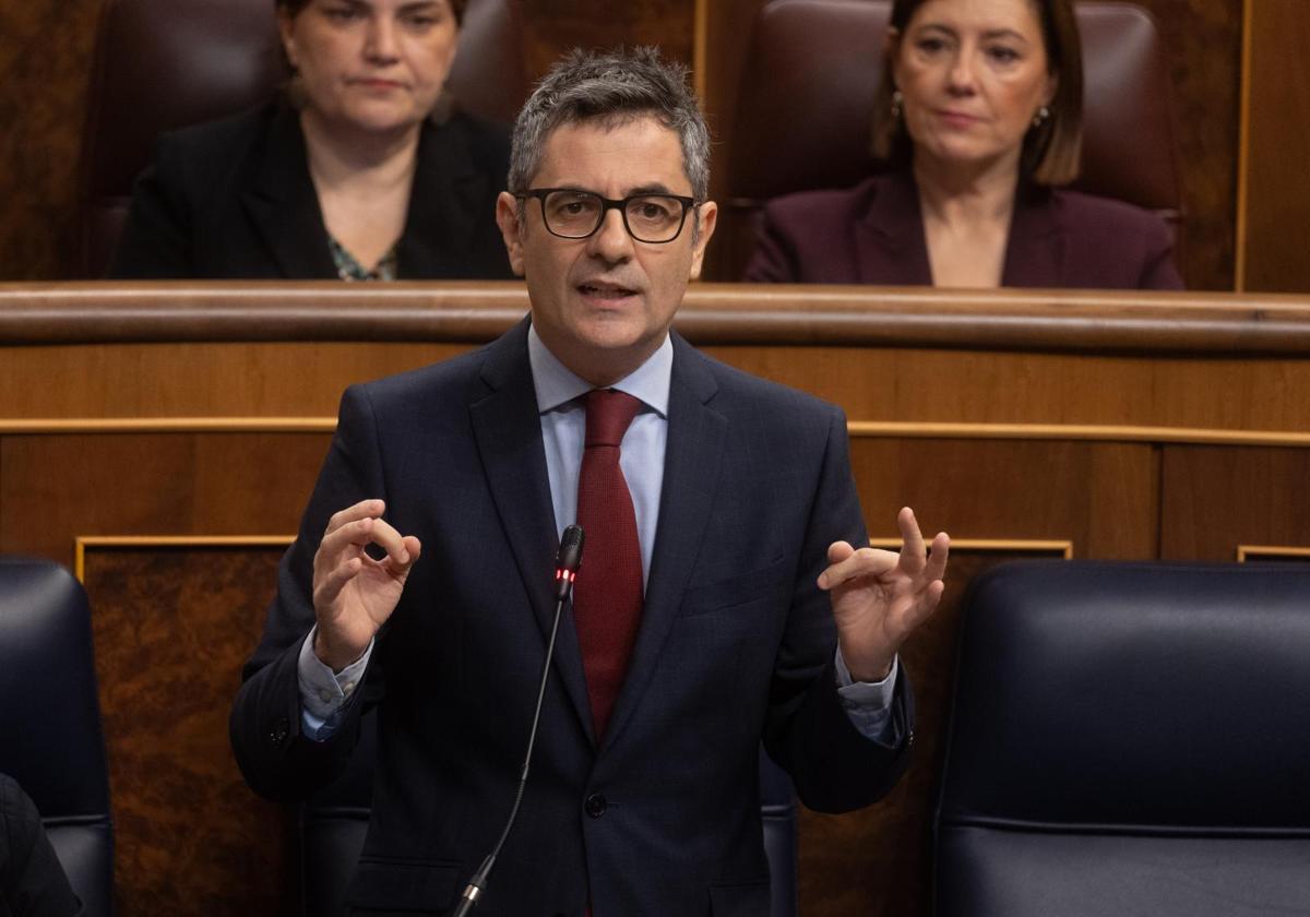 Un diputado de Vox, al ministro Bolaños en el Congreso: «Si se atreve, péinese, por favor»