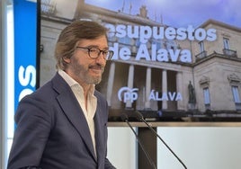 Iñaki Oyarzabal, en la presentación de su propuesta.