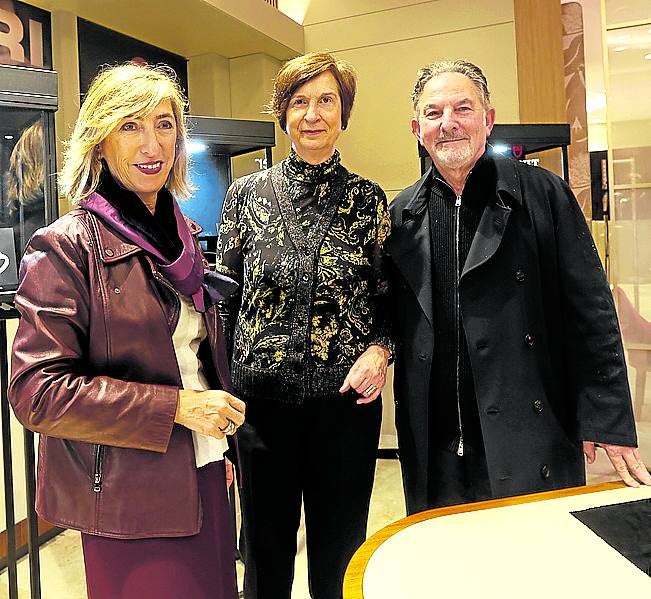 Ángela Lanzargoitia, Ángeles López y José Luis Nutini.