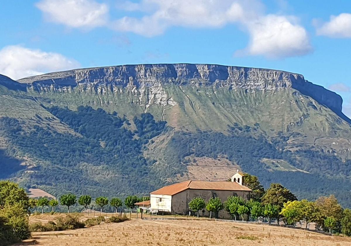 Las rutas pasan por ermitas, caleros o lugares con panorámicas.