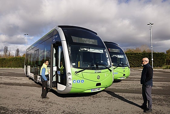 Tuvisa tiene ya en cocheras seis de los diez buses eléctricos para la línea 4