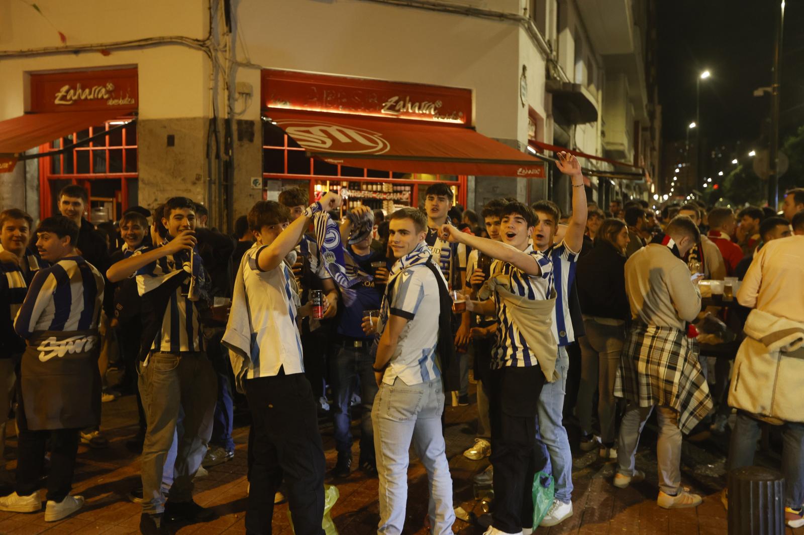 Buen ambiente para el derbi entre el Athletic y la Real