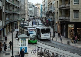 La calle General Álava este viernes a mediodía.