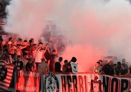 Hubo lanzamiento de objetos y de bengalas de algunos de los hinchas radicales del Athletic en el Olímpico de Roma.