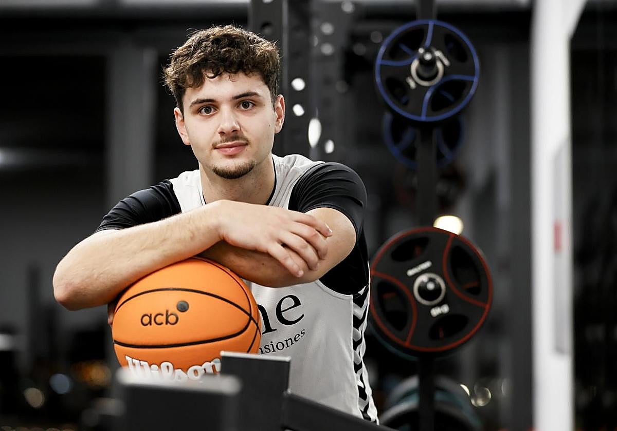Iker Chacón, durante un entrenamiento en el polideportivo de Artxanda.
