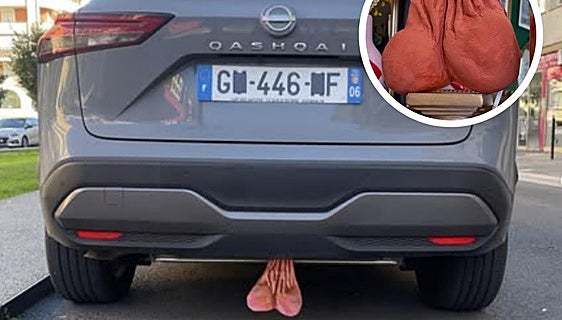¿Por qué han aparecido decenas de coches en Niza con testículos colgando del parachoques?