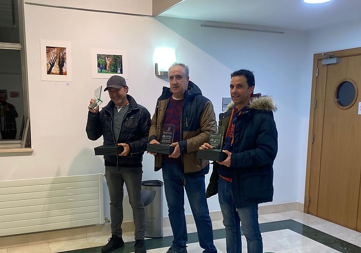 Los ganadores posan en la entrega de premios del certamen
