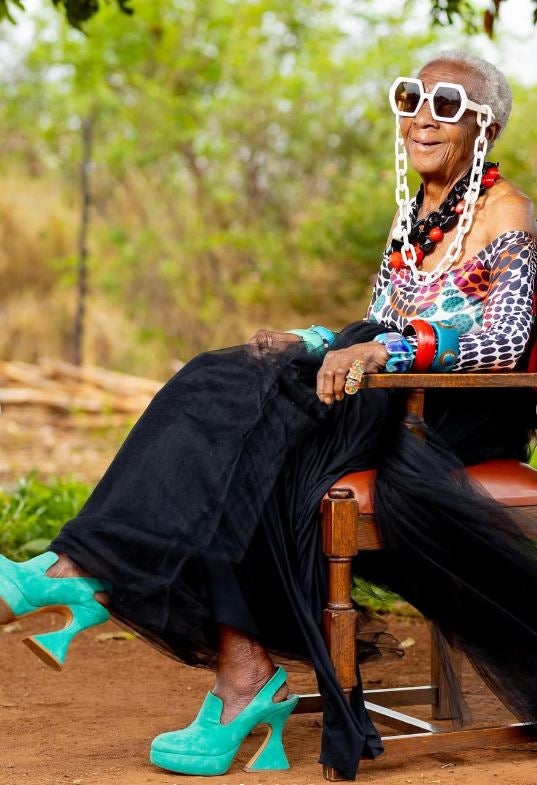 Margret, la abuela de Zambia que se ha convertido en un icono de estilo a sus 80 años
