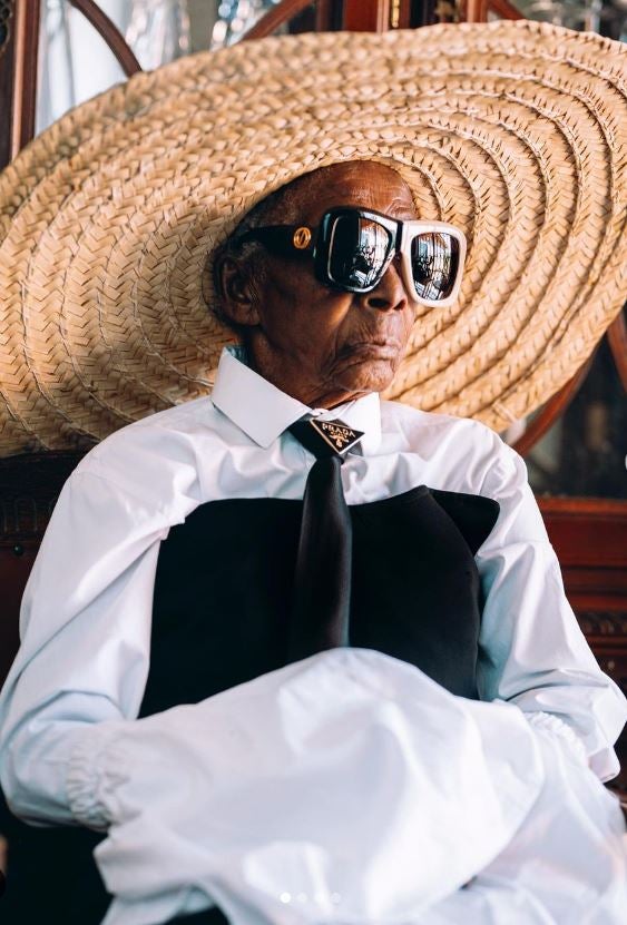 Margret, la abuela de Zambia que se ha convertido en un icono de estilo a sus 80 años