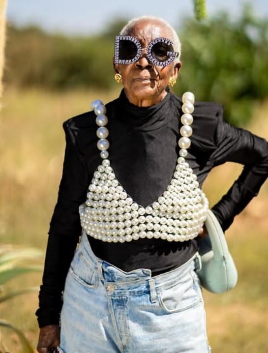 Margret, la abuela de Zambia que se ha convertido en un icono de estilo a sus 80 años