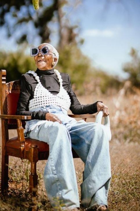 Margret, la abuela de Zambia que se ha convertido en un icono de estilo a sus 80 años